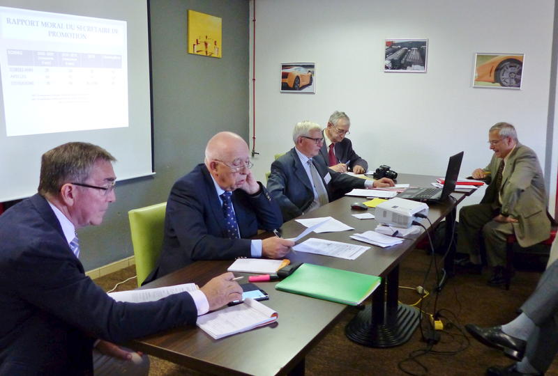 5_P1040532 (Clement).jpg - ... le bureau... sérieux et pédagogue !